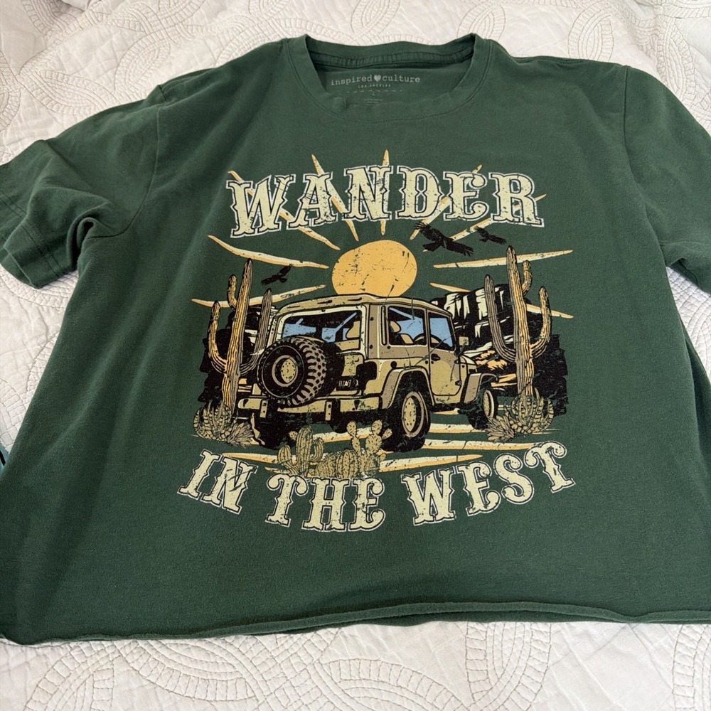Inspired Culture Women's L Green Jeep Print Wander in the West CroppedT-Shirt